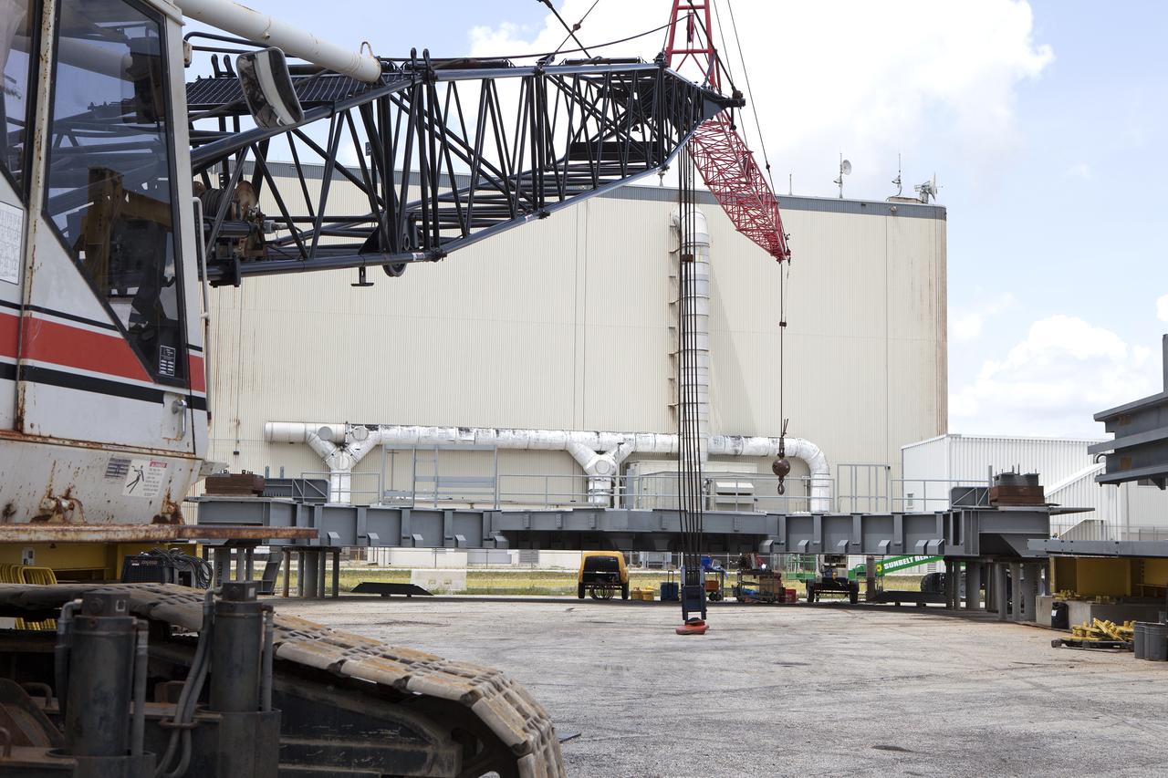 The second section of the first half of the C-level work platforms, C South, for NASA’s Space Launch System (SLS) rocket was offloaded from a heavy transport truck in a staging area on the west side of the Vehicle Assembly Building (VAB) at the agency’s Kennedy Space Center in Florida. The Ground Systems Development and Operations Program is overseeing upgrades and modifications to VAB High Bay 3 to support processing of the SLS and Orion spacecraft. A total of 10 levels of new platforms, 20 platform halves altogether, will surround the SLS rocket and Orion spacecraft and provide access for testing and processing.