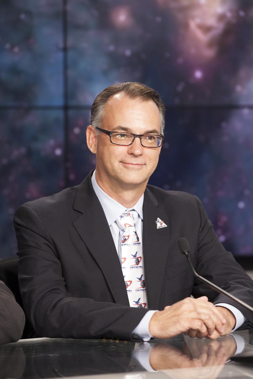 In the Kennedy Space Center’s Press Site auditorium, Dante Lauretta, OSIRIS-REx principal investigator at the University of Arizona, Tucson, speaks to members of the media at a prelaunch news conference for the agency’s Origins, Spectral Interpretation, Resource Identification, Security-Regolith Explorer, or OSIRIS-REx spacecraft.