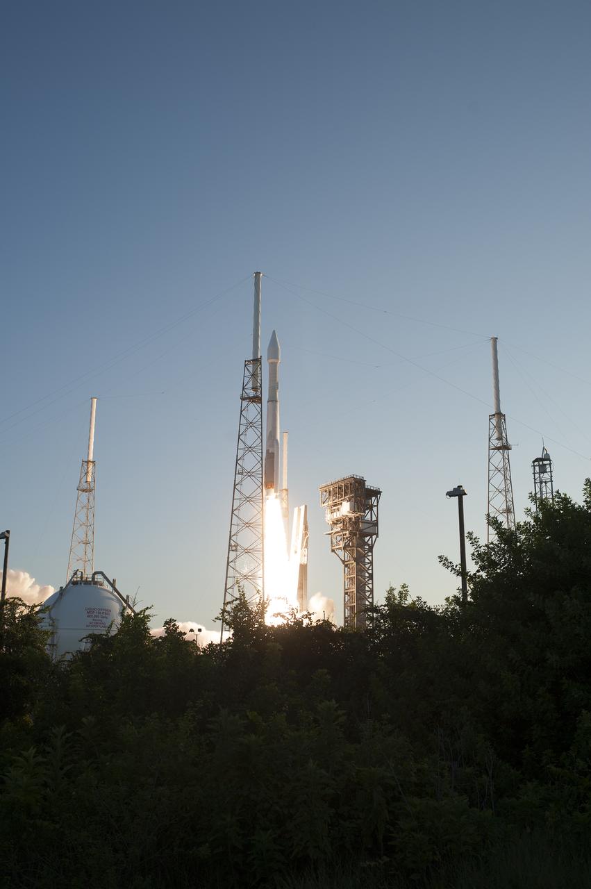 A United Launch Alliance Atlas V rocket lifts off from Space Launch Complex 41 at Cape Canaveral Air Force Station carrying NASA’s Origins, Spectral Interpretation, Resource Identification, Security-Regolith Explorer, or OSIRIS-REx spacecraft on the first U.S. mission to sample an asteroid, retrieve at least two ounces of surface material and return it to Earth for study. Liftoff was at 7:05 p.m. EDT. The asteroid, Bennu, may hold clues to the origin of the solar system and the source of water and organic molecules found on Earth.