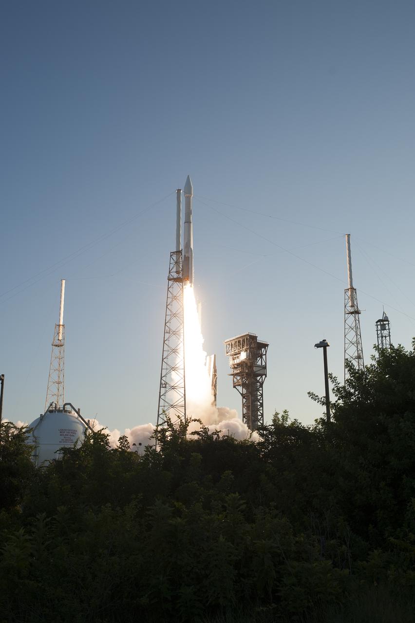 A United Launch Alliance Atlas V rocket lifts off from Space Launch Complex 41 at Cape Canaveral Air Force Station carrying NASA’s Origins, Spectral Interpretation, Resource Identification, Security-Regolith Explorer, or OSIRIS-REx spacecraft on the first U.S. mission to sample an asteroid, retrieve at least two ounces of surface material and return it to Earth for study. Liftoff was at 7:05 p.m. EDT. The asteroid, Bennu, may hold clues to the origin of the solar system and the source of water and organic molecules found on Earth.