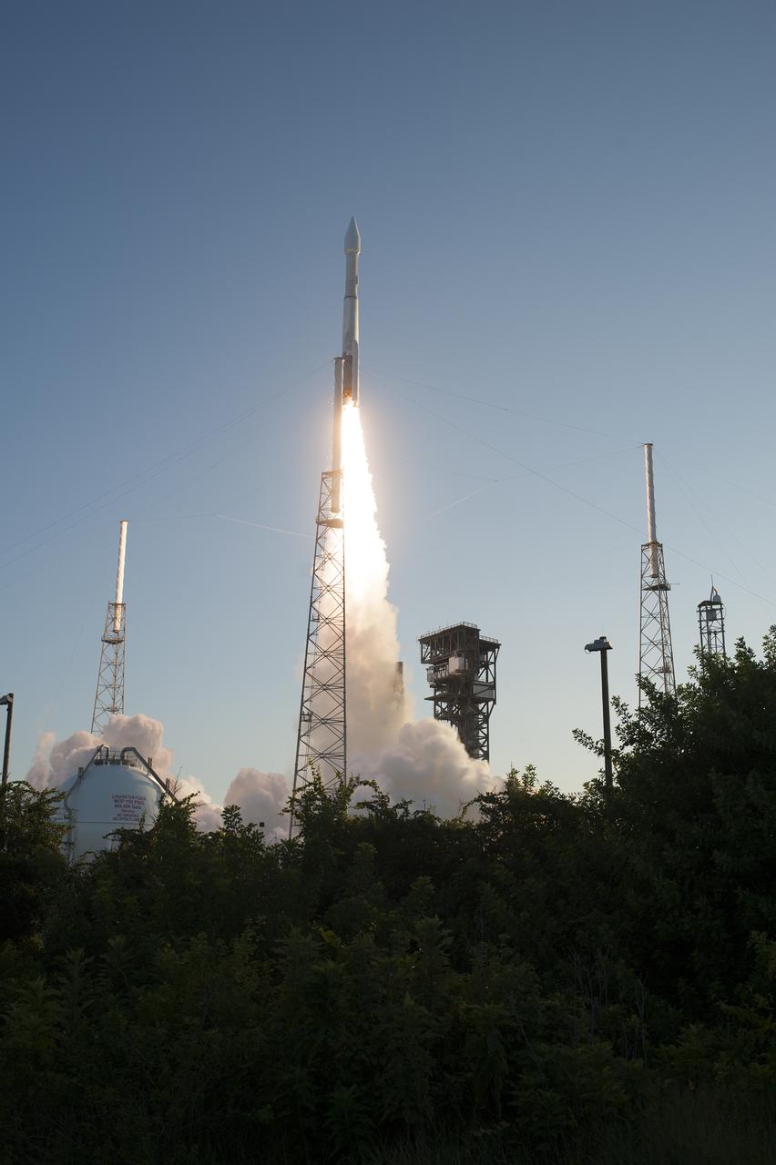 A United Launch Alliance Atlas V rocket lifts off from Space Launch Complex 41 at Cape Canaveral Air Force Station carrying NASA’s Origins, Spectral Interpretation, Resource Identification, Security-Regolith Explorer, or OSIRIS-REx spacecraft on the first U.S. mission to sample an asteroid, retrieve at least two ounces of surface material and return it to Earth for study. Liftoff was at 7:05 p.m. EDT. The asteroid, Bennu, may hold clues to the origin of the solar system and the source of water and organic molecules found on Earth.