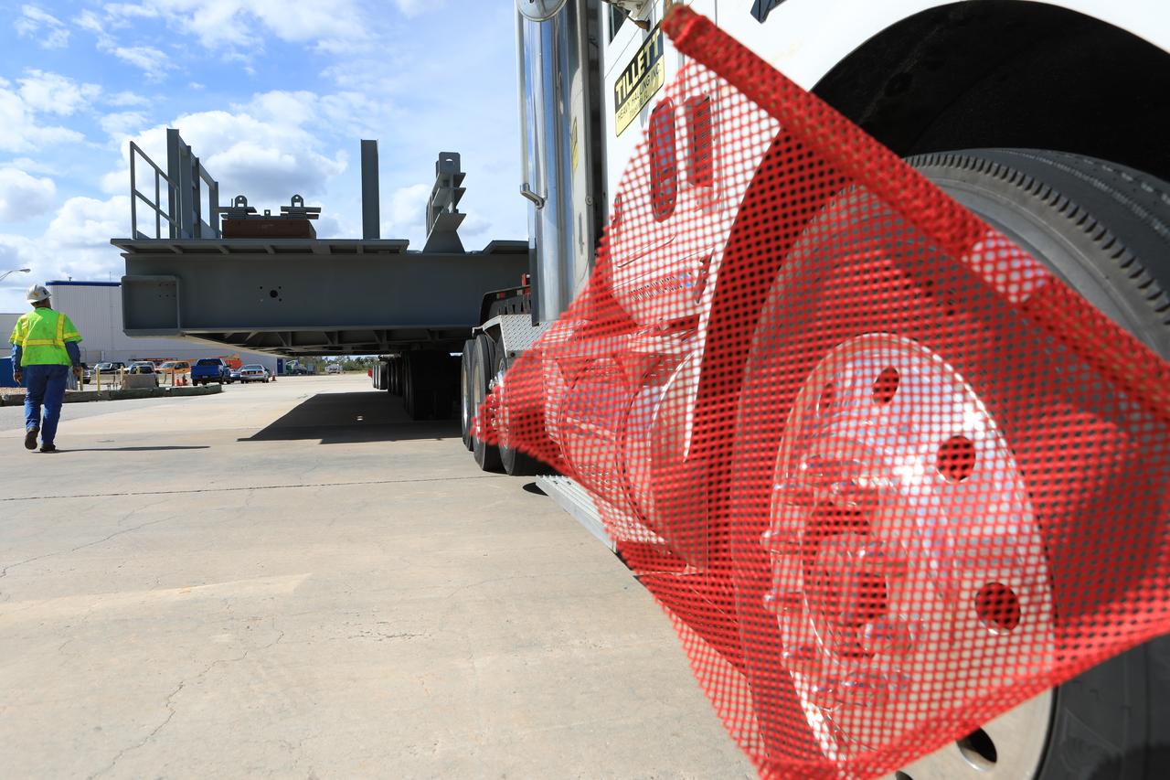 A heavy load transport truck from Tillett Heavy Hauling in Titusville, Florida, arrives at the Vehicle Assembly Building (VAB) at NASA’s Kennedy Space Center in Florida, carrying the second half of the B-level work platforms, B north, for the agency’s Space Launch System (SLS) rocket. The platform will be offloaded in the VAB staging area in the west parking lot. The Ground Systems Development and Operations Program is overseeing upgrades and modifications to VAB High Bay 3 to support processing of the SLS and Orion spacecraft. A total of 10 levels of new platforms, 20 platform halves altogether, will surround the SLS rocket and Orion spacecraft and provide access for testing and processing.