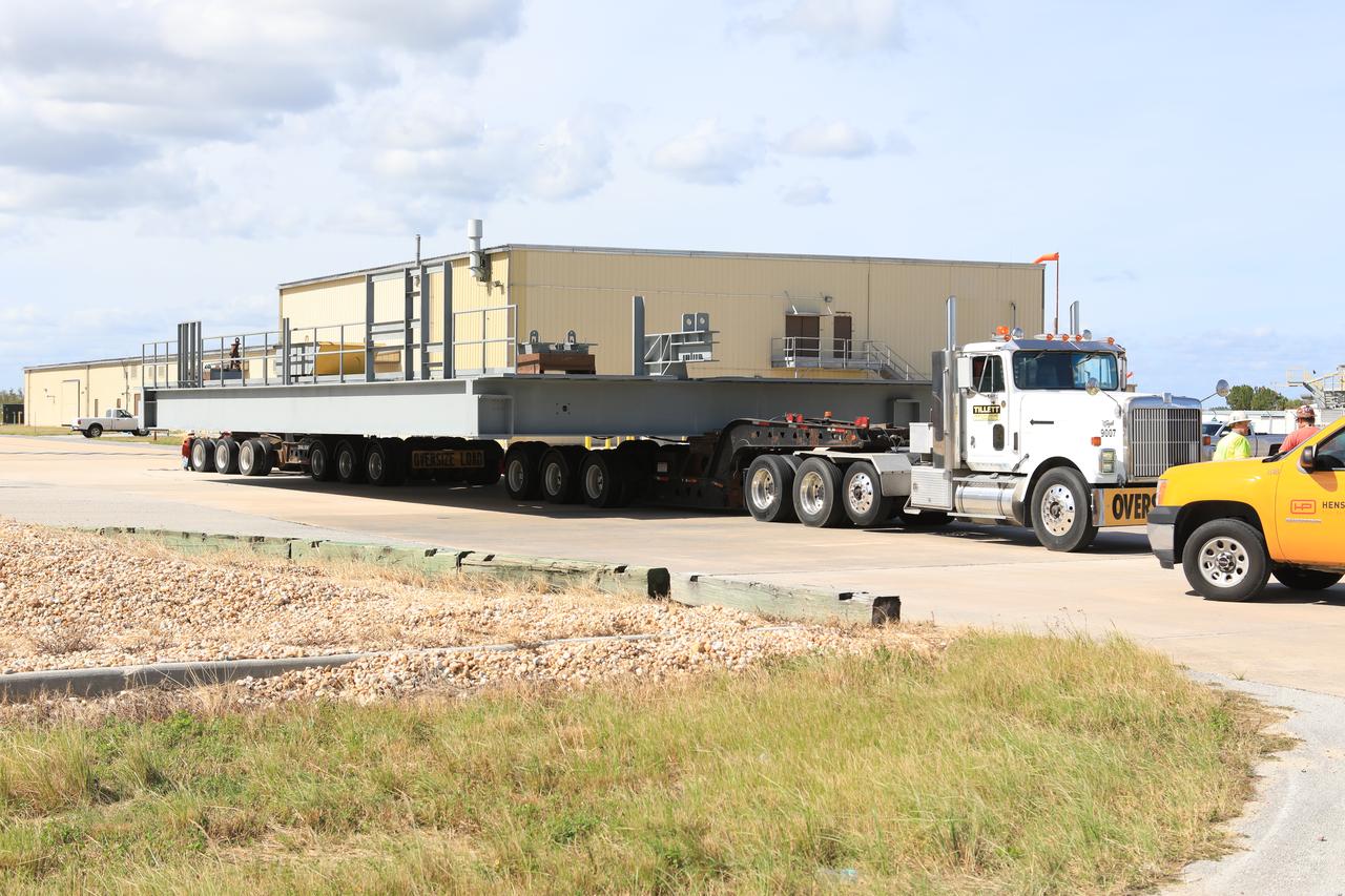 A heavy load transport truck from Tillett Heavy Hauling in Titusville, Florida, arrives at NASA's Kennedy Space Center in Florida, carrying the second half of the B-level work platforms, B north, for the agency’s Space Launch System (SLS) rocket. The platform will be delivered to the Vehicle Assembly Building where it will be offloaded in a staging area in the west parking lot. The Ground Systems Development and Operations Program is overseeing upgrades and modifications to VAB High Bay 3 to support processing of the SLS and Orion spacecraft. A total of 10 levels of new platforms, 20 platform halves altogether, will surround the SLS rocket and Orion spacecraft and provide access for testing and processing. 