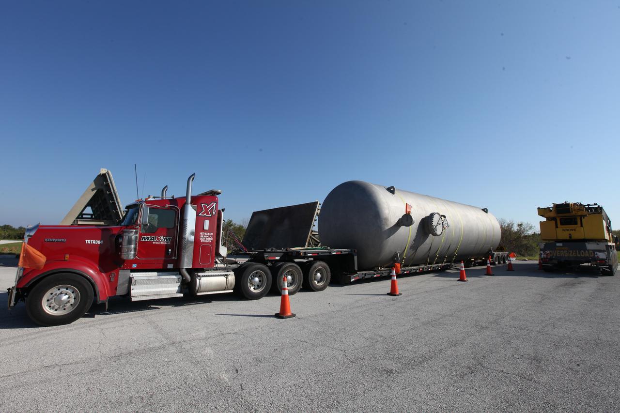 A new liquid hydrogen separator tank arrives at NASA's Kennedy Space Center in Florida. The tank will be lifted and rotated for delivery to Launch Pad 39B. The new separator/storage tank will be added to the pad's existing hydrogen vent system to assure gaseous hydrogen is delivered downstream to the flare stack. The 60,000 gallon tank was built by INOXCVA, in Baytown, Texas, a subcontractor of Precision Mechanical Inc. in Cocoa Florida. The new tank will support all future launches from the pad. 