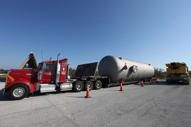 NASA image: LH2 Liquid Separator Tank Delivery