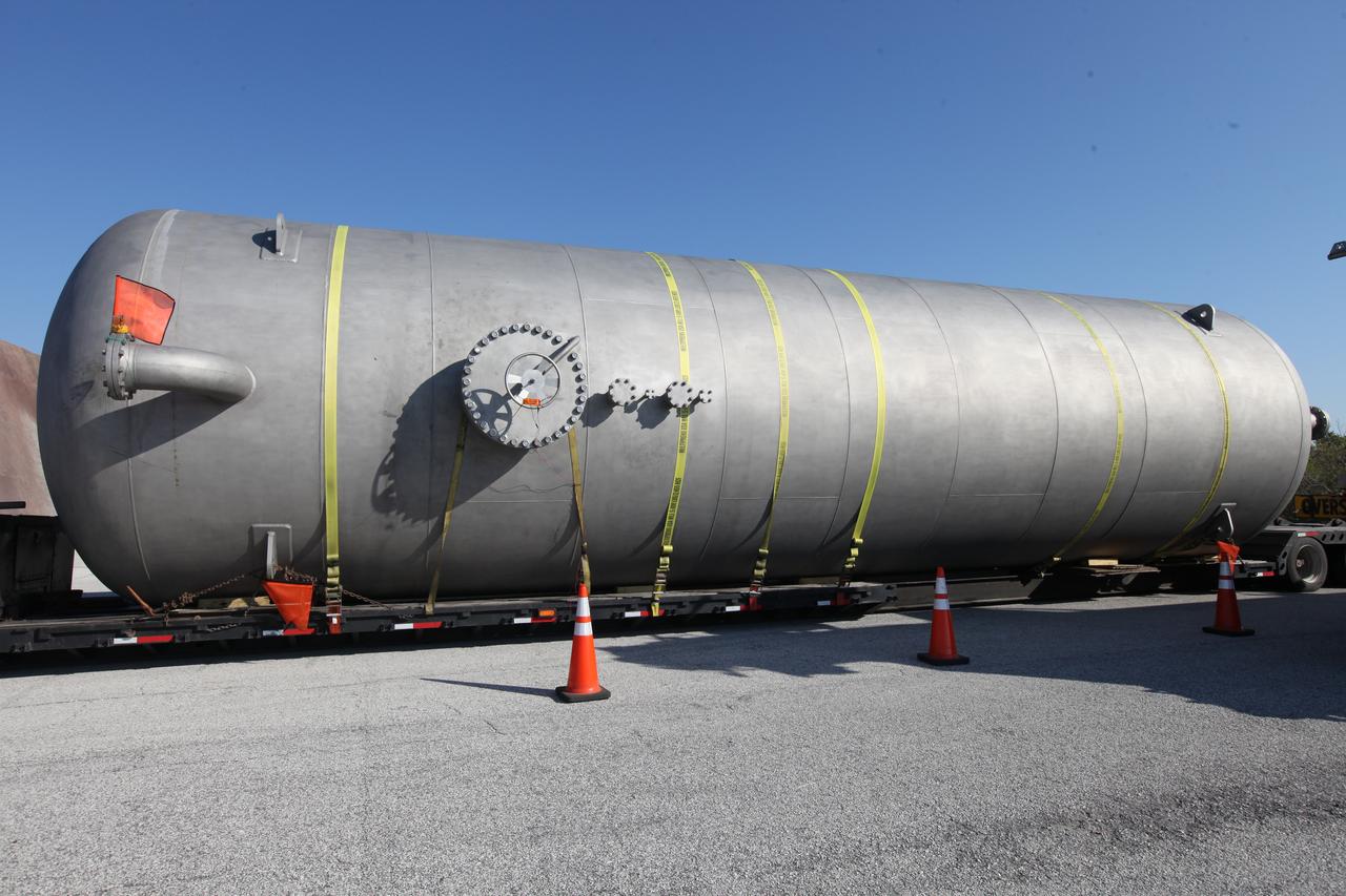 A new liquid hydrogen separator tank arrives at NASA's Kennedy Space Center in Florida. The tank will be lifted and rotated for delivery to Launch Pad 39B. The new separator/storage tank will be added to the pad's existing hydrogen vent system to assure gaseous hydrogen is delivered downstream to the flare stack. The 60,000 gallon tank was built by INOXCVA, in Baytown, Texas, a subcontractor of Precision Mechanical Inc. in Cocoa Florida. The new tank will support all future launches from the pad. 