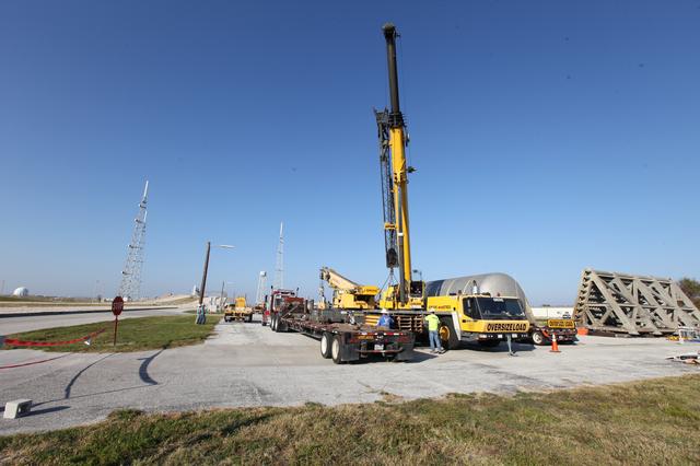 NASA image: LH2 Liquid Separator Tank Delivery