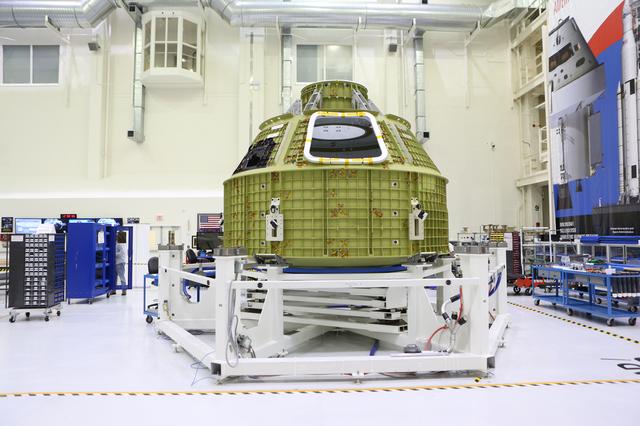 NASA image: Orion EM-1 Crew Module Structural Test Article Move to Birdcage