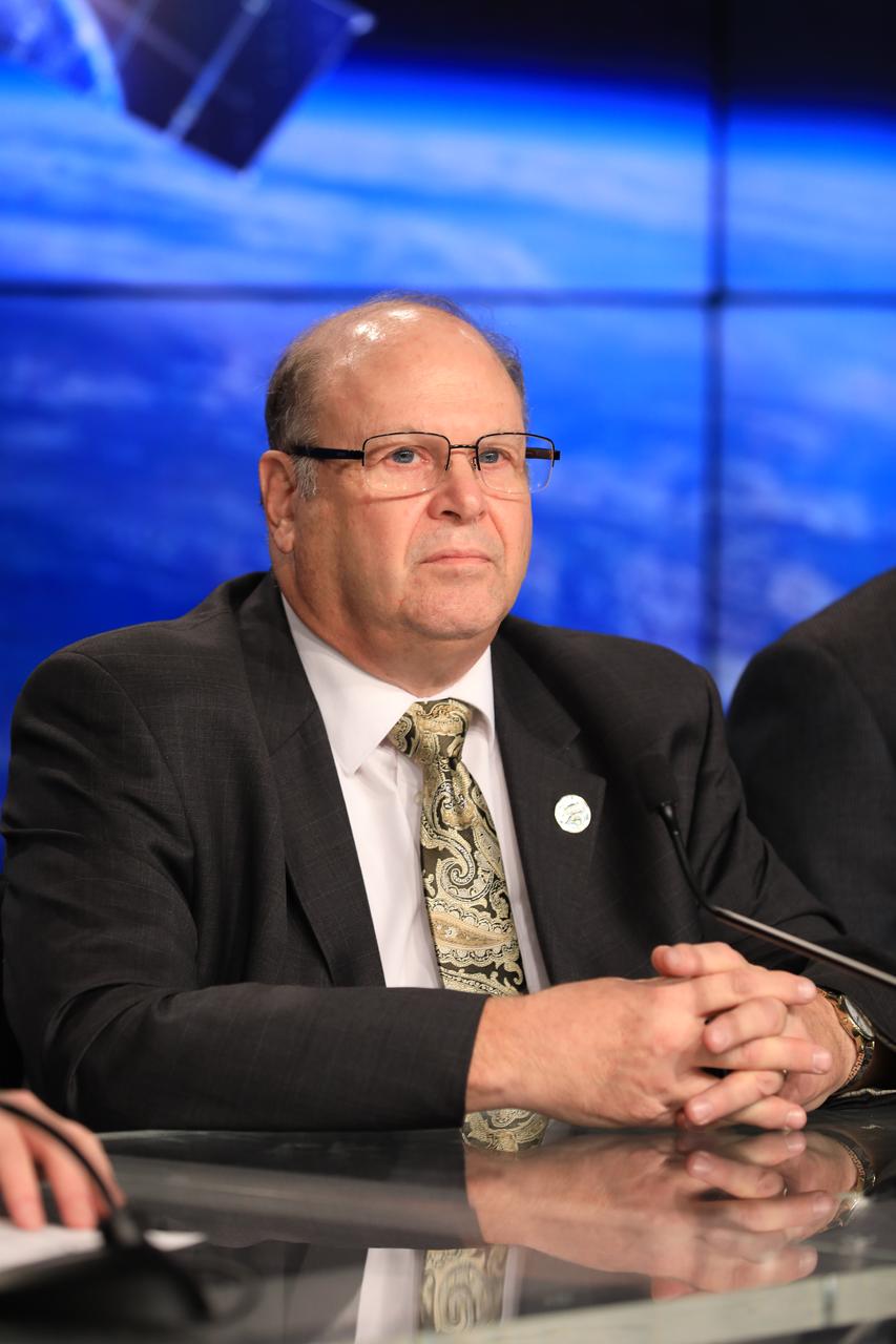 In the Kennedy Space Center's Press Site auditorium, Steven Goodman, NOAA's GOES-R program scientist, speaks to the media during a mission briefing on the Geostationary Operational Environmental Satellite (GOES-R). GOES-R is the first satellite in a series of next-generation GOES satellites for NOAA, the National Oceanographic and Atmospheric Administration. It will launch to a geostationary orbit over the western hemisphere to provide images of storms and help meteorologists predict severe weather conditionals and develop long-range forecasts.