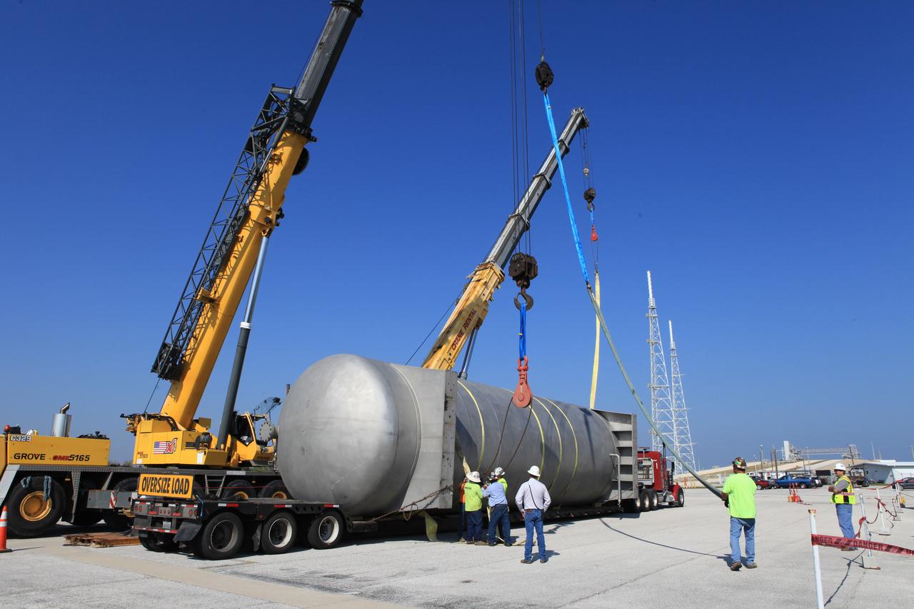 A new liquid hydrogen separator tank arrives at NASA's Kennedy Space Center in Florida.  A crane is used to lift and rotate the tank before delivery to Launch Pad 39B. The new separator/storage tank will be added to the pad's existing hydrogen vent system to assure gaseous hydrogen is delivered downstream to the flare stack. The 60,000 gallon tank was built by INOXCVA, in Baytown, Texas, a subcontractor of Precision Mechanical Inc. in Cocoa Florida. The new tank will support all future launches from the pad.  