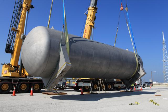 NASA image: LH2 Liquid Separator Tank Lift, Rotate, and Move to Trailer