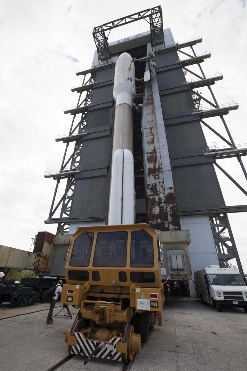 A United Launch Alliance Atlas V rocket begins its rollout from the Vehicle Integration Facility to Space Launch Complex 41 at Cape Canaveral Air Force Station in Florida. The launch vehicle will send the Geostationary Operational Environmental Satellite (GOES-R) to a geostationary position over the U.S. GOES-R is the first satellite in a series of next-generation NOAA GOES satellites. 