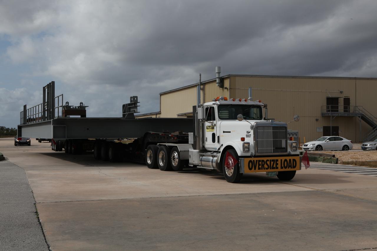 A heavy load transport truck from Tillett Heavy Hauling in Titusville, Florida, arrives at NASA’s Kennedy Space Center in Florida, carrying the first half of the A-level work platforms, A south, for the agency’s Space Launch System (SLS) rocket. The A-level platforms are the topmost platforms for High Bay 3 in the Vehicle Assembly Building (VAB). The platform will be delivered to the VAB staging area in the west parking lot. The Ground Systems Development and Operations Program is overseeing upgrades and modifications to High Bay 3 to support processing of the SLS and Orion spacecraft. A total of 10 levels of new platforms, 20 platform halves altogether, will surround the SLS rocket and Orion spacecraft and provide access for testing and processing. 