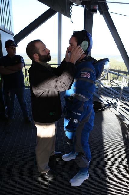 NASA image: Boeing Unveils CST-100 Starliner Space Suit