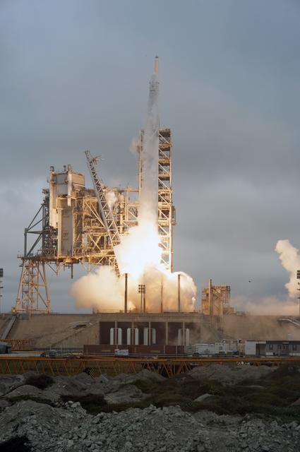 NASA image: SpaceX CRS-10 Liftoff