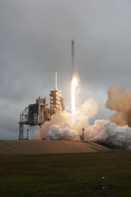NASA image: SpaceX CRS-10 Liftoff