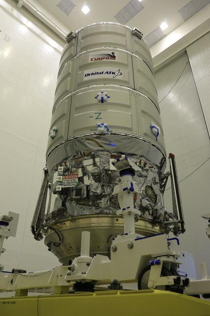 NASA image: OA-7 Unbagging inside PHSF 