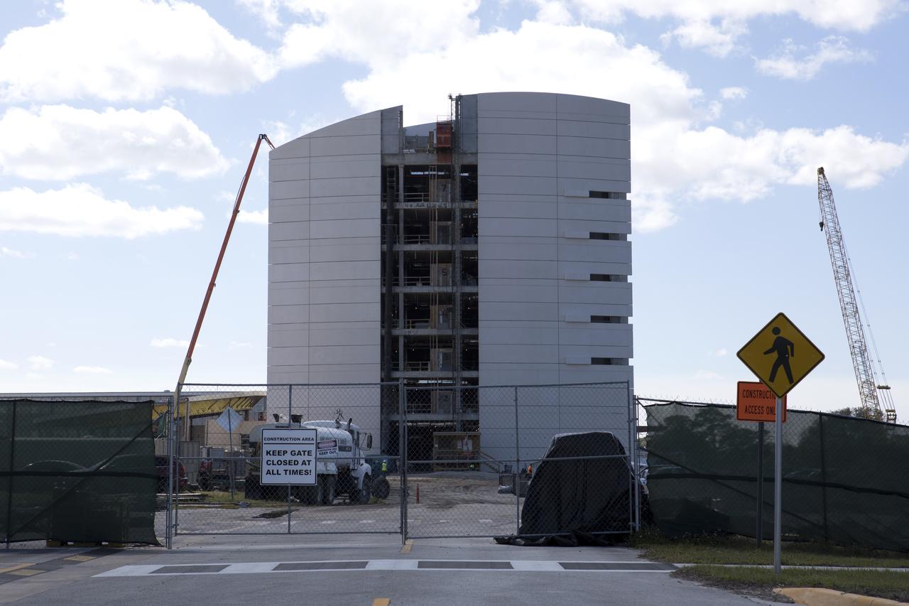 NASA's Kennedy Space Center in Florida is a premier, multi-user spaceport with ongoing construction adding new, ultra-modern facilities. A key element of the Central Campus makeover is a new, seven-story, 200,000-square-foot headquarters building that has taken shape in the heart of the spaceport. The headquarters building's glass facade, as seen from NASA Causeway, is complete. The exterior skin of the building also is nearly finished. The remainder of the glass components are being installed on each floor. Construction of interior walls and utilities on most floors is well underway. Construction of the headquarters building is targeted for completion in November 2017 and employees are expected to be able to move in soon after.