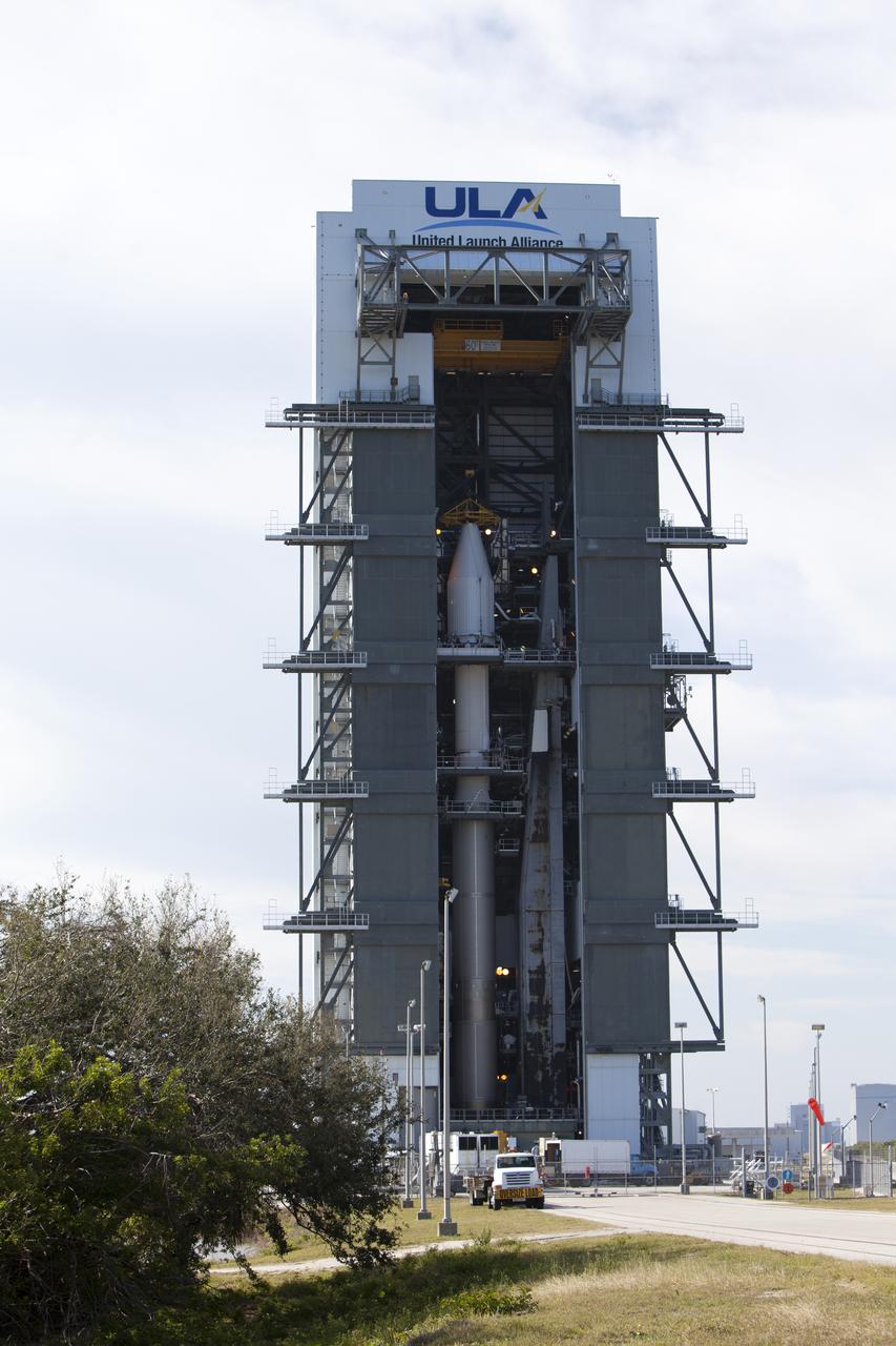 The payload fairing containing the Orbital ATK Cygnus pressurized cargo module is mated to the Centaur upper stage, or second stage, of the United Launch Alliance (ULA) rocket in the Vertical Integration Facility at Space Launch Complex 41 at Cape Canaveral Air Force Station in Florida. The Orbital ATK CRS-7 commercial resupply services mission to the International Space Station is scheduled to launch atop the Atlas V from pad 41. Cygnus will deliver 7,600 pounds of supplies, equipment and scientific research materials to the space station.