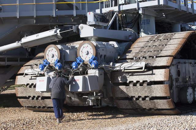 NASA image: Crawler Transporter 2 (CT-2) Trek from Pad 39B to VAB