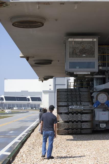 NASA image: MLP-1 on Crawler Transporter 2 (CT-2)