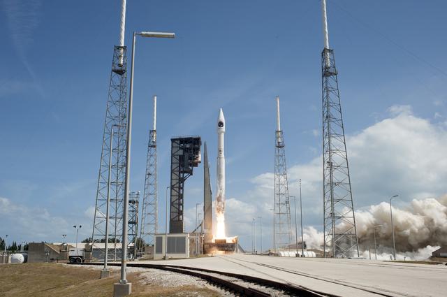 NASA image: Orbital ATK CRS-7 Liftoff