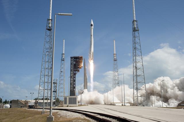 NASA image: Orbital ATK CRS-7 Liftoff