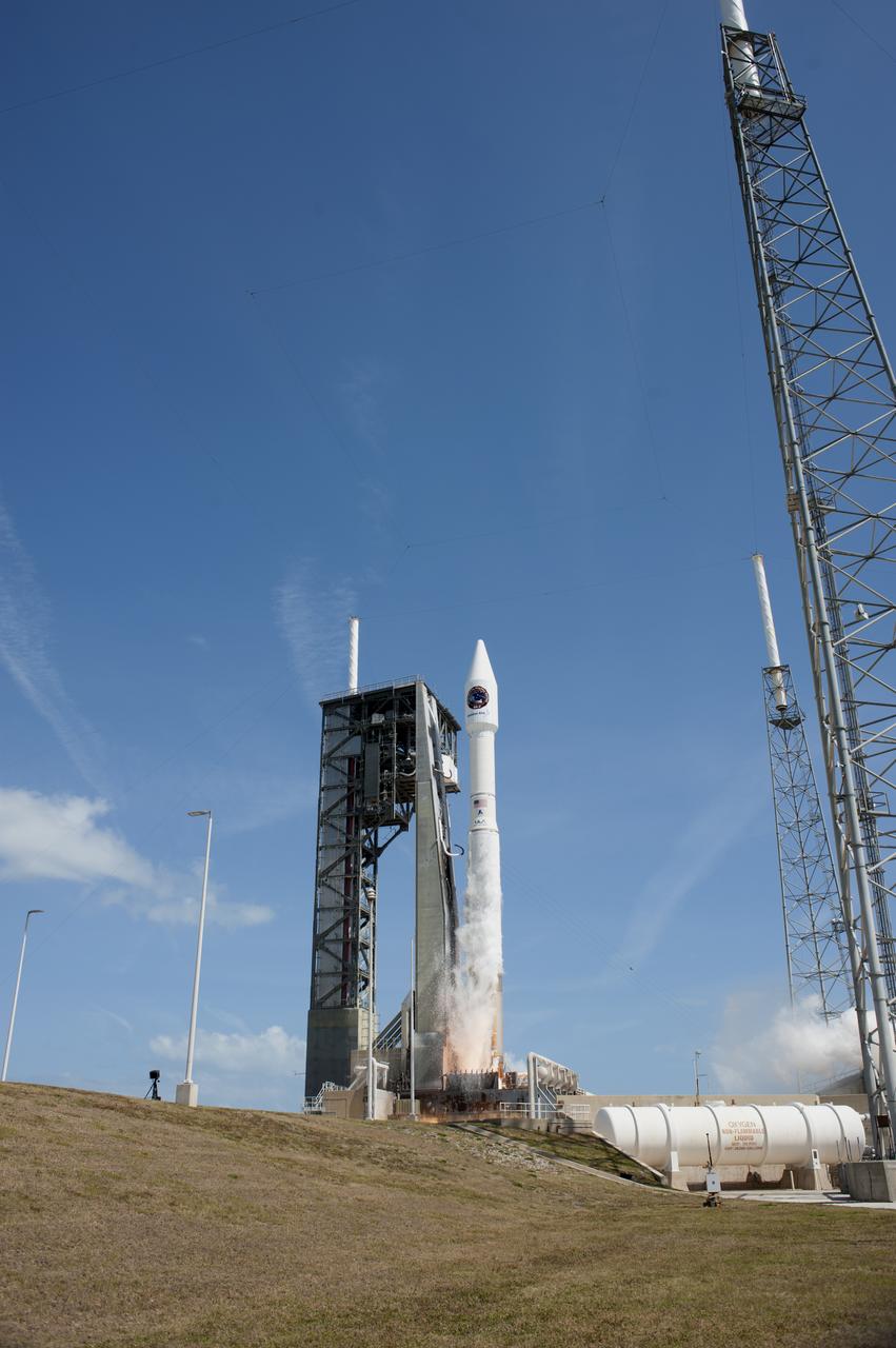 Against the backdrop of a bright blue sky, a United Launch Alliance Atlas V rocket lifts off from Space Launch Complex 41 at Cape Canaveral Air Force Station in Florida, carrying the Orbital ATK Cygnus pressurized cargo module on the company's seventh commercial resupply services mission to the International Space Station. Liftoff was at 11:11 a.m. EDT. Cygnus will deliver 7,600 pounds of supplies, equipment and scientific research materials to the space station. 