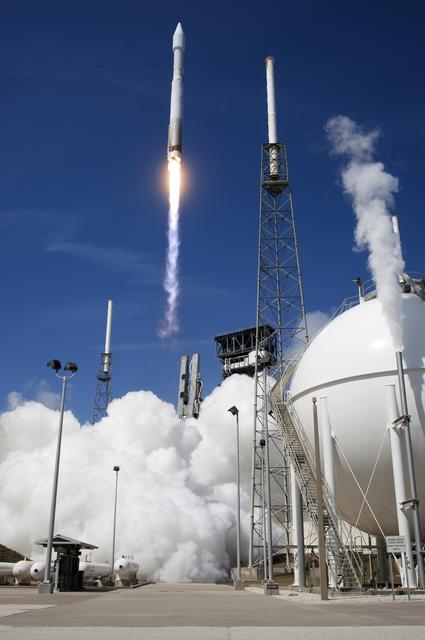 NASA image: Orbital ATK CRS-7 Liftoff