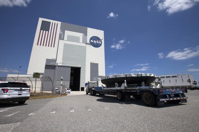 NASA image: Orion EFT-1 Heat Shield Move from LASF to VAB Highbay 2