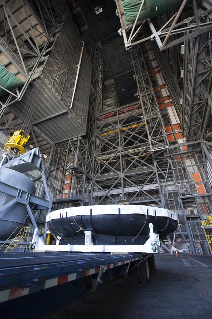 NASA image: Orion EFT-1 Heat Shield Move from LASF to VAB Highbay 2
