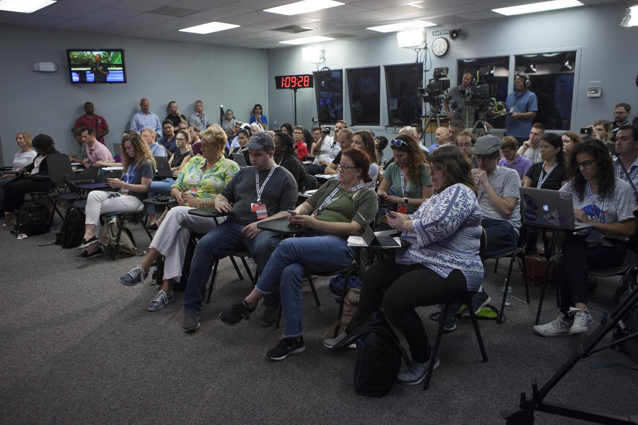 In the Kennedy Space Center’s Press Site auditorium, members of social media attend a briefing on the purpose of experiments and instruments to be delivered to the International Space Station on SpaceX CRS-11. A Dragon spacecraft is scheduled to be launched from Kennedy’s Launch Complex 39A on June 1 atop a SpaceX Falcon 9 rocket on the company's 11th Commercial Resupply Services mission to the space station.
