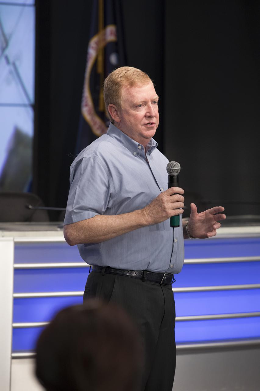 Paul Galloway, program manager for an Earth imaging platform called the Multiple User System for Earth Sensing, or MUSES, speaks to members of social media in the Kennedy Space Center’s Press Site auditorium. The briefing focused on experiments and instruments to be delivered to the International Space Station on SpaceX CRS-11. A Dragon spacecraft is scheduled to be launched from Kennedy’s Launch Complex 39A on June 1 atop a SpaceX Falcon 9 rocket on the company's 11th Commercial Resupply Services mission to the space station.