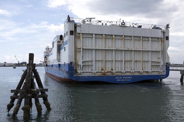 NASA image: TDRS-M Atlas V First and Second Stage Arrival