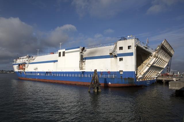 NASA image: TDRS-M Atlas V Booster and Centaur Stages Offload, Booster Trans