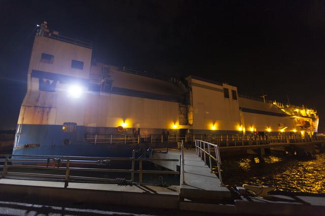 NASA image: Arrival of the ULA Delta IV Heavy Common Booster Cores for the P