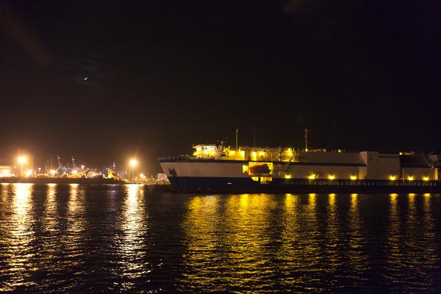 NASA image: Arrival of the ULA Delta IV Heavy Common Booster Cores for the P