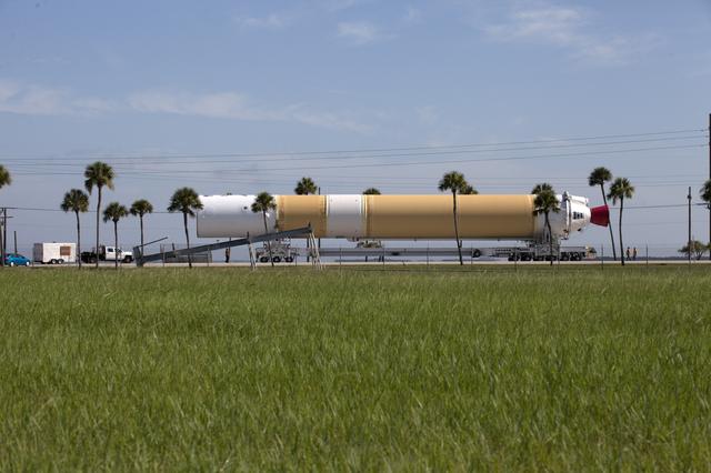NASA image: ULA Delta IV Heavy Common Booster Cores for the Parker Solar Pro