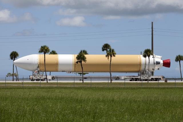 NASA image: ULA Delta IV Heavy Common Booster Cores for the Parker Solar Pro