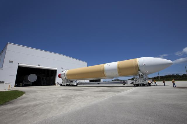 NASA image: ULA Delta IV Heavy Common Booster Cores for the Parker Solar Pro