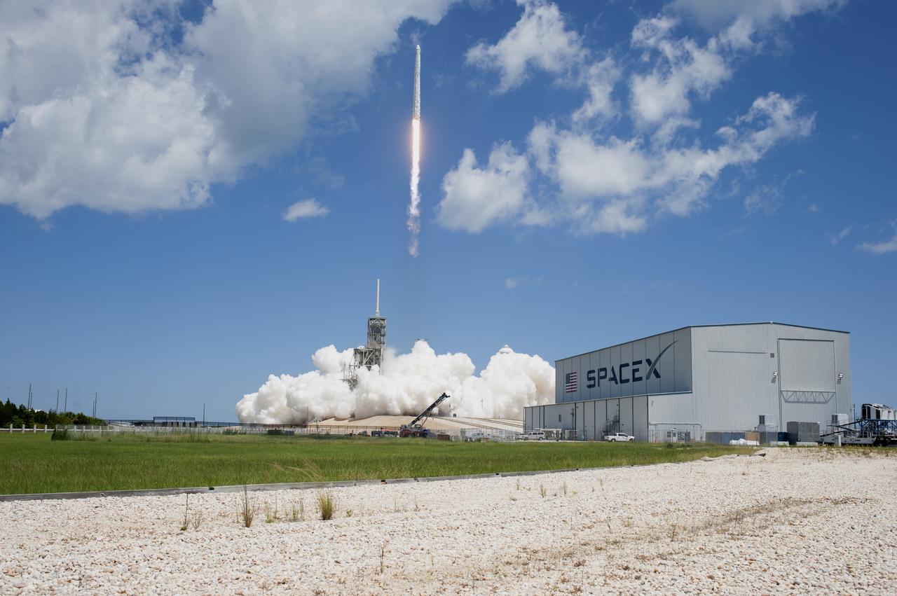 The two-stage Falcon 9 launch vehicle lifts off Launch Complex 39A at NASA's Kennedy Space Center carrying the Dragon resupply spacecraft to the International Space Station. Liftoff was at 12:31 p.m. EDT. On its 12th commercial resupply services mission to the International Space Station, Dragon will bring up more than 6,400 pounds of supplies and new science experiments and equipment for technology research.