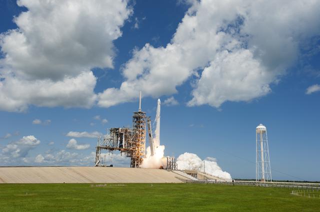 NASA image: SpaceX CRS-12 Liftoff