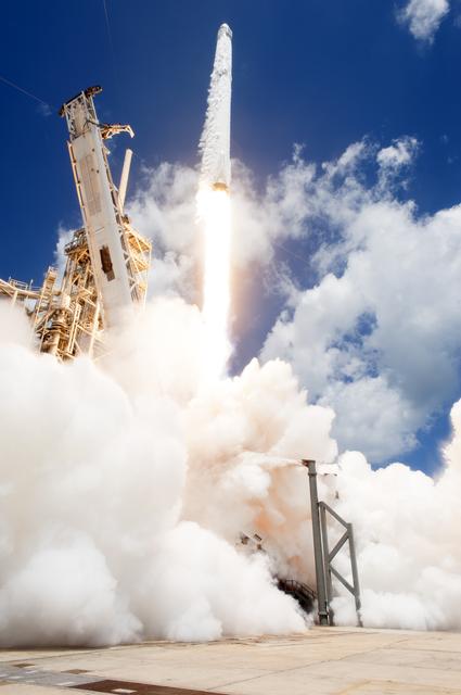 NASA image: SpaceX CRS-12 Liftoff