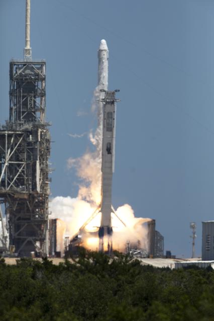 NASA image: SpaceX CRS-12 Liftoff