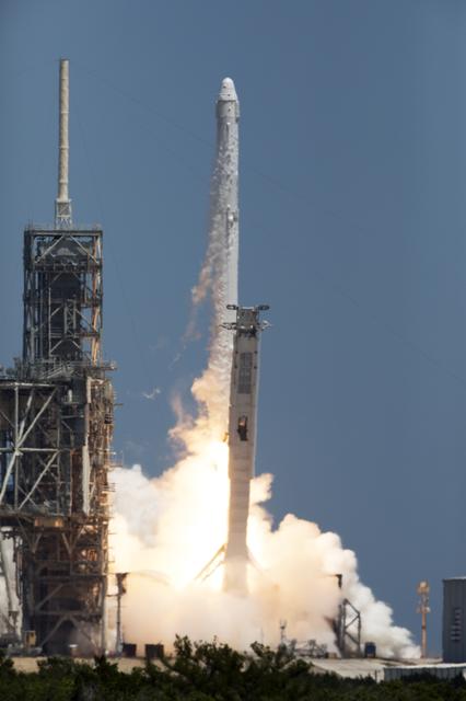 NASA image: SpaceX CRS-12 Liftoff
