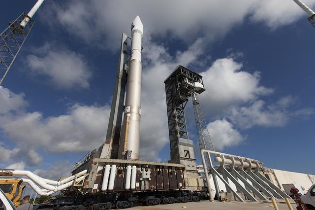 NASA image: TDRS-M Atlas V Rollout from VIF to Pad 41