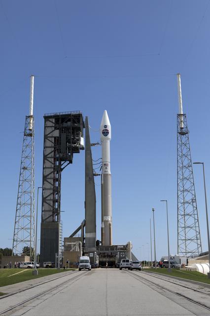 NASA image: TDRS-M Atlas V Rollout from VIF to Pad 41
