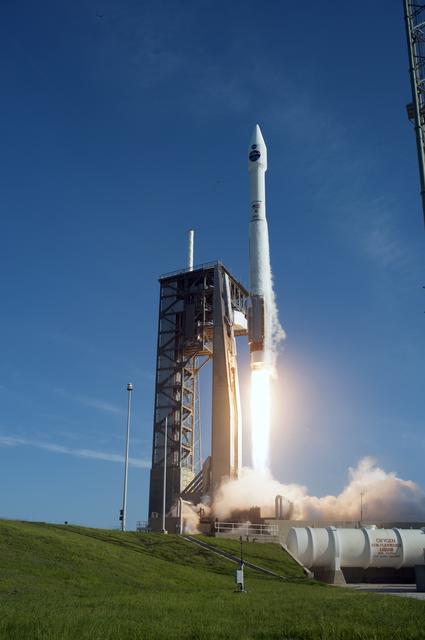 NASA image: TDRS-M Liftoff
