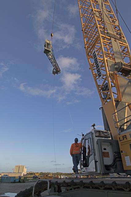 Core Stage Inter-Tank Umbilical (CSITU) Lift & Install