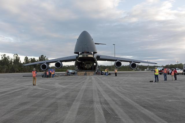 NASA image: GOES-S Offload from C-5 Aircraft